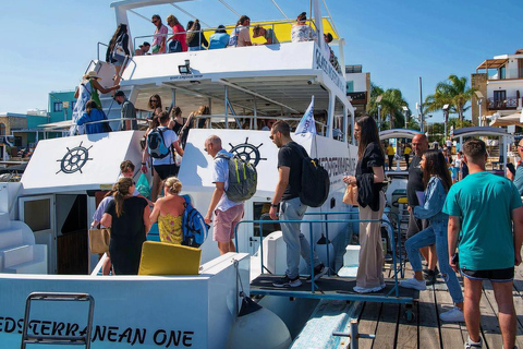 لاتشي رحلة بحرية على متن قارب واحد في بلو لاغون البحر الأبيض المتوسطرحلة بحرية صباحية