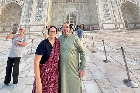 Delhi : excursion de 5 jours dans le Triangle d&#039;Or avec un guide germanophoneExcursion de 5 jours avec hébergement dans des hôtels 4 étoiles