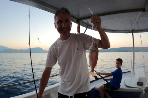 Chania: Angelausflug mit Frühstück und SchwimmenChania: Fischerbootfahrt mit Frühstück und Bademöglichkeit