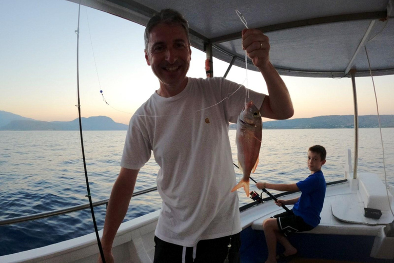 Chania: Angelausflug mit Frühstück und SchwimmenChania: Fischerbootfahrt mit Frühstück und Bademöglichkeit