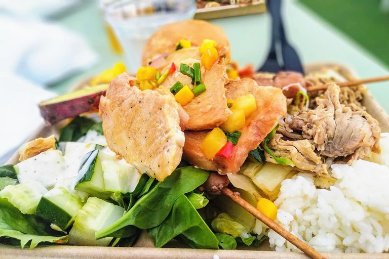 Honolulu: Ka Moana Luau Dinner and Show with Transportation Splash Package with Transportation