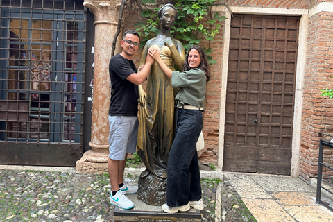 Verona: Guided Small Group Walking Tour of the City of Love
