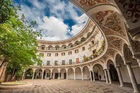 Complete Guided Tour of Seville -Jewish Quarter and Triana-