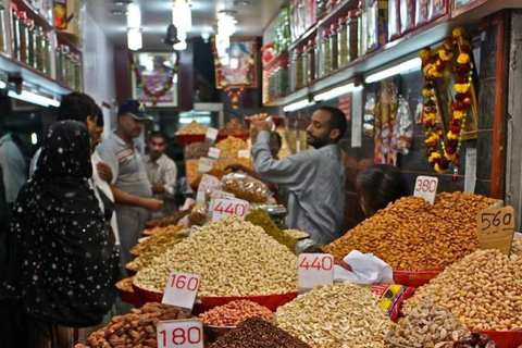 Delhi: Custom Shopping Tour With Car, Guide & Tuk-Tuk Ride Exclusive Wedding Shopping Tour with Expert Female Guide