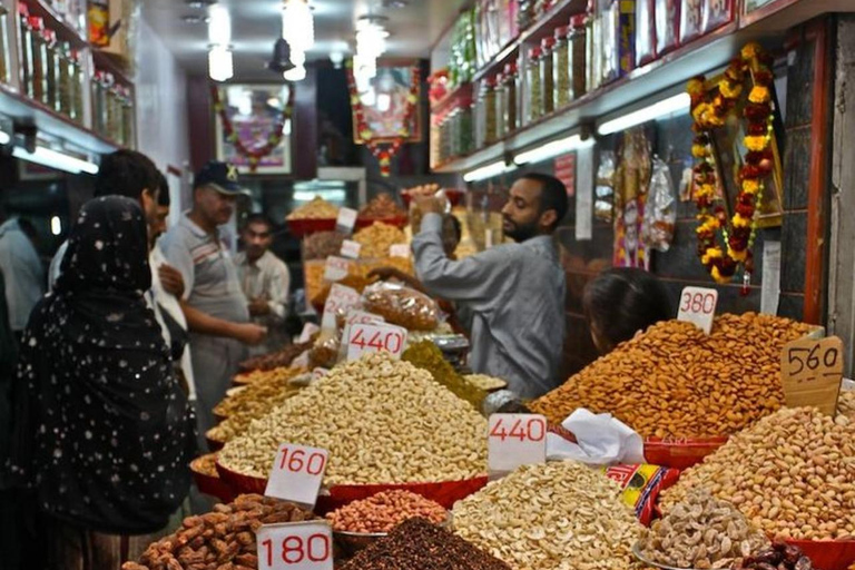 Delhi: Custom Shopping Tour With Car, Guide & Tuk-Tuk Ride Exclusive Wedding Shopping Tour with Expert Female Guide