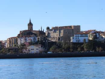 Get to know Hondarribia by sea. Audio-guided boat tour