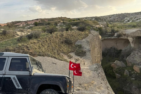 卡帕多奇亚：2小时全景吉普探险之旅卡帕多奇亚：2小时日出吉普探险之旅，尽览全景风光