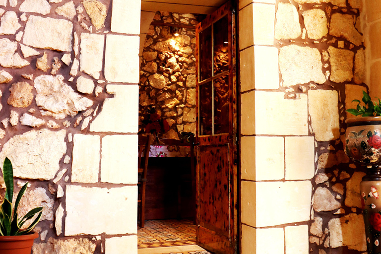 Gozo: Traditional and Local Breakfast in a Historic building