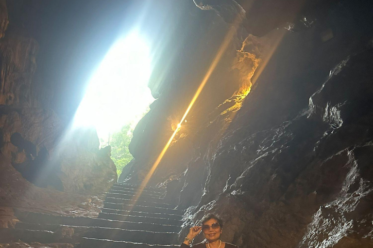 Visite d&#039;une jounée de la pagode des Parfums en groupeVisite d&#039;une jounée de la pagode des Parfums avec téléphérique.