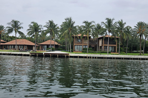 Miami: Private Tailored Sightseeing Boat Tour 1 hour Package w/o Gas & Marina Fees $70 due at Check-in