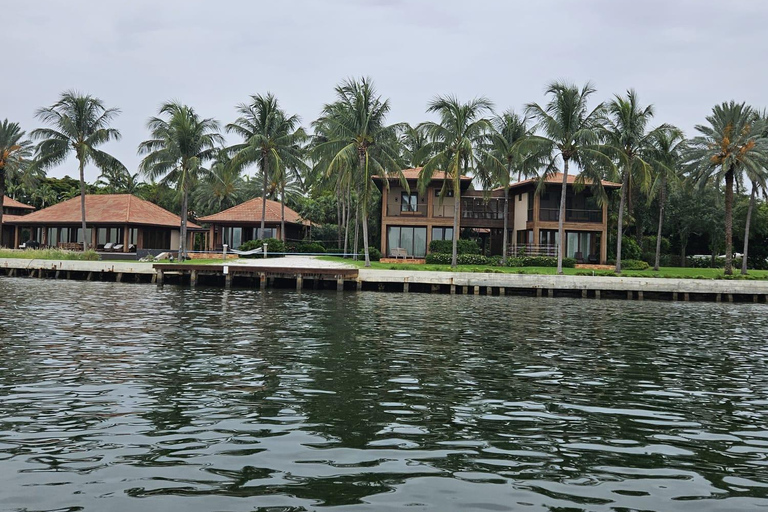 Miami: Private Tailored Sightseeing Boat Tour 1 hour Package w/o Gas & Marina Fees $70 due at Check-in