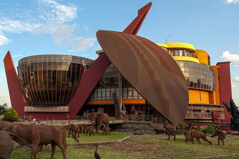 Arusha: Evening Culture & Craft Tour with Tuk-Tuk Ride