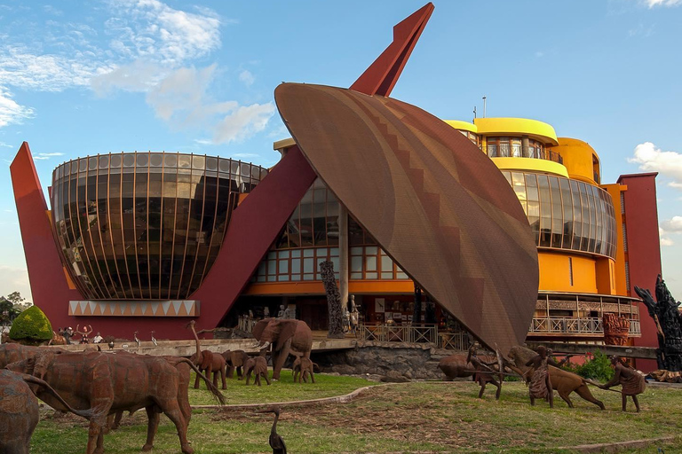 Arusha: Evening Culture & Craft Tour with Tuk-Tuk Ride