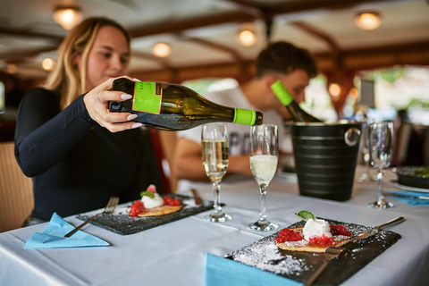 Budapest: Summer Brunch & Cruise with Prosecco or Cake Brunch & Cruise with Unlimited Prosecco