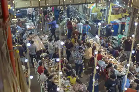 Mumbai Street Food, Markets & Temples Tour