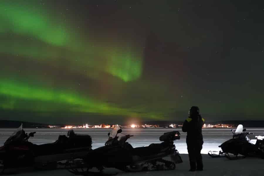 Kiruna: Nordlichter-Schneemobiltour mit Fika & Rentieren. Foto: GetYourGuide