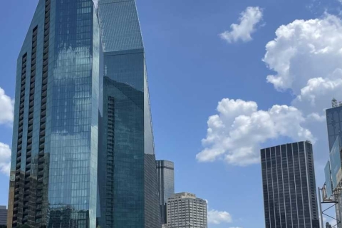 Dallas en el País de las Maravillas: Un Recorrido Audioguiado