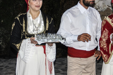 Rethymnon: Kreteńska noc z kolacją i muzyką na żywo