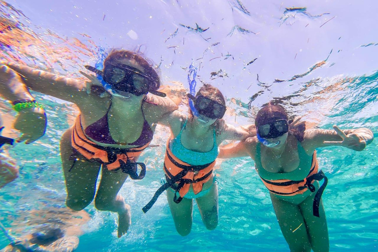 Cancun : Isla Mujeres All-Inclusive Catamaran avec prise en chargeCancun : Catamaran Isla Mujeres All-Inclusive avec prise en charge