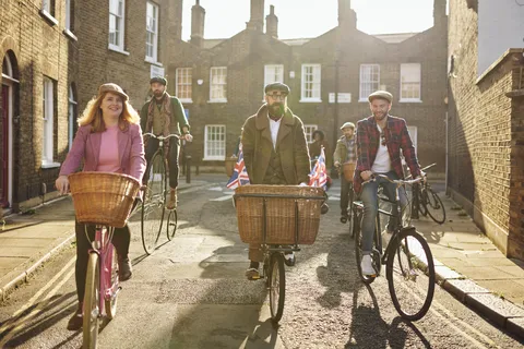 Gin Safari: Gorzka historia Londynu na dwóch kółkach