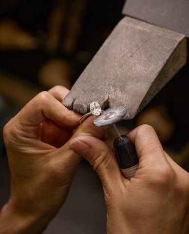 Kandy: Jewellery Making Workshop with Pickup and Guidance