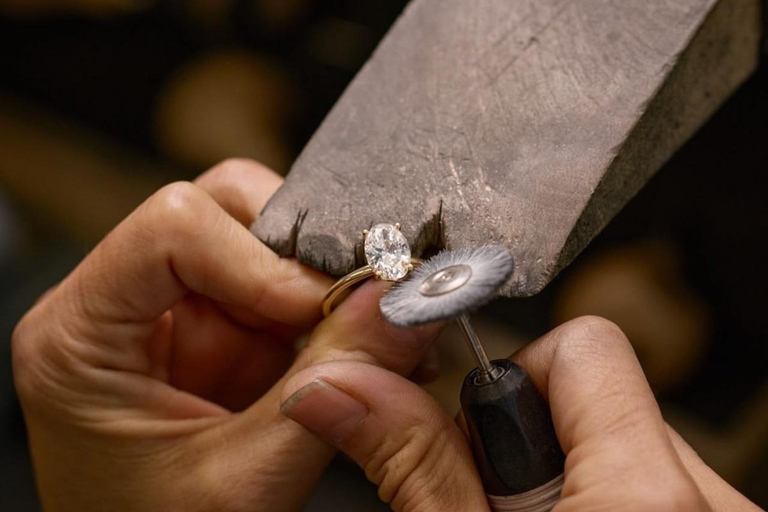 Kandy: Jewellery Crafting Workshop with Pickup and Guidance