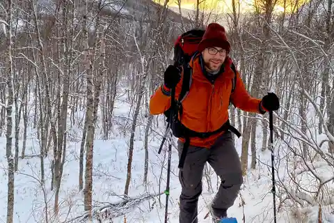KVITNES: Snowshoeing Adventure with Gourmet Picnic