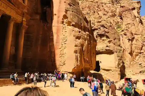 Tour di gruppo di 2 giorni da Amman: Petra Wadi Rum Aqaba Mar Morto