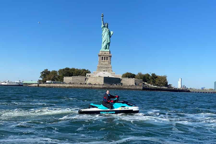 New York City: Geführter Jetski-Verleih. Foto: GetYourGuide New York City: Geführter Jetski-Verleih. Foto: GetYourGuide