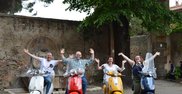 Rome: Vespa tour “When in Rome” with Dessert and Photography
