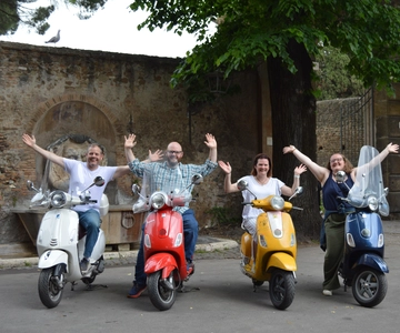 Rome: Vespa scooter tour "When in Rome"