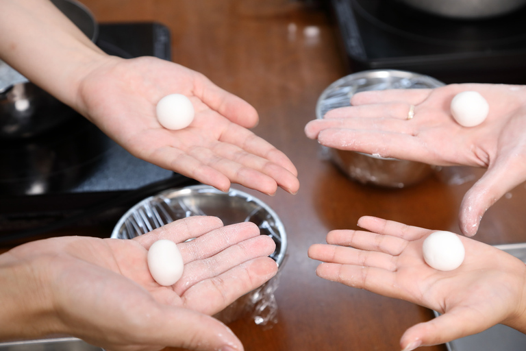 Wagashi (japońskie słodycze) Gotowanie: Kioto w pobliżu FushimiinariLekcje gotowania Wagashi (japońskie słodycze) Kioto