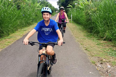 Yogyakarta : circuit de 3 heures à vélo à travers les villages avec transfertsAvec transferts aller-retour depuis votre hôtel/lieu de séjour.