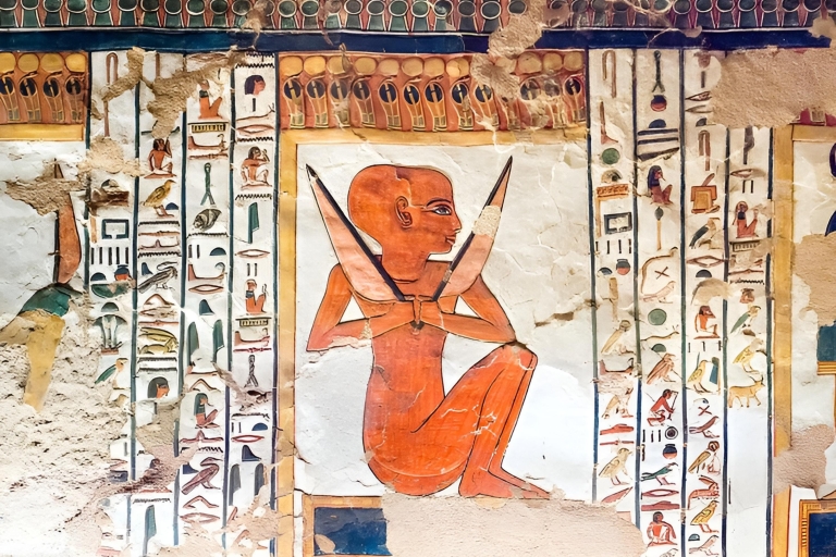 Luxor: Private Valley of Queens, Nobles & Habu Transfer Tour