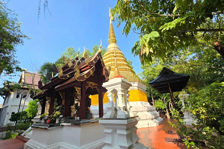 Descobre Chiang Rai: templos, arte e natureza cénicaDiscover Chiang Rai: Temples, Art, and Scenic Nature