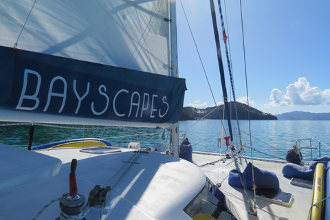 Baie des Îles : Location d'un catamaran à voile avec déjeuner