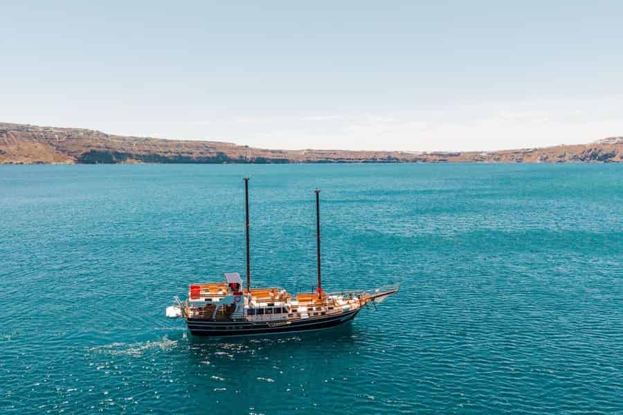 Santorini-Vulkan, heiße Quellen-Abenteuer. Foto: GetYourGuide Santorini-Vulkan, heiße Quellen-Abenteuer. Foto: GetYourGuide