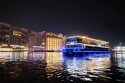Dubai: croazieră cu cină de 2 ore cu alcool nelimitat și spectacole live