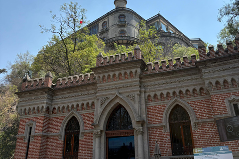 Mexico City: Chapultepec Walking Tour Museums "From Heroes to Origins"