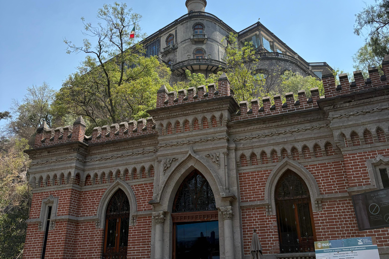 Mexico City: Chapultepec Walking Tour Museums "From Heroes to Origins"