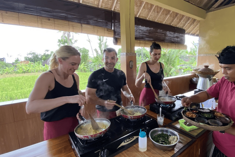 Ubud: Matlagningskurs med transfer och valfritt marknadsbesökMorgonkurs med marknadsrundtur