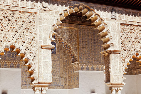 Seville: Priority Access Royal Alcazar Tour Guided tour: Real Alcázar of Seville in English in Vip Group