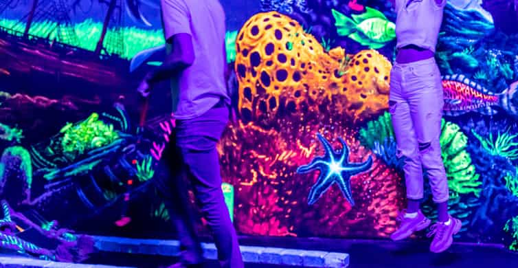Aloha Amsterdam: 12-Hole Glow-in-the-Dark Mini-Golf