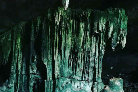 Pause déjeuner, visite de la grotte de Kuza, dîner au restaurant The Rock