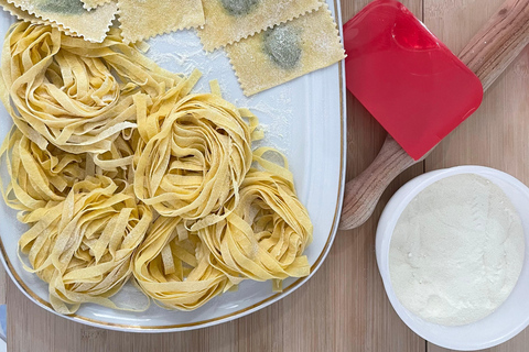 佛罗伦萨：意面制作课程，含晚餐、葡萄酒和... 唱歌！佛罗伦萨：意面制作课程，含晚餐、葡萄酒...还有歌唱！