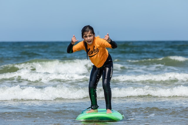 Scheveningen Beach: 1,5-Hour Surf Experience for kids