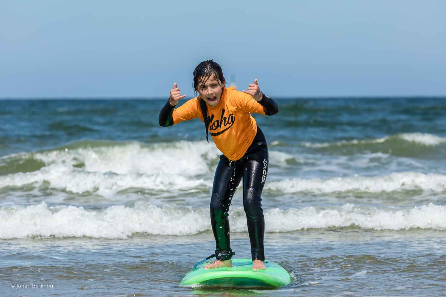 Scheveningen Beach: 1,5-Hour Surf Experience for kids