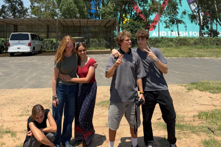 Johannesburg: Soweto Tuk-Tuk or Bike Tour