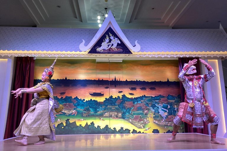 Calypso Cabaret en Asiatique: espectáculo de ladyboys en primera filaEspectáculo nocturno