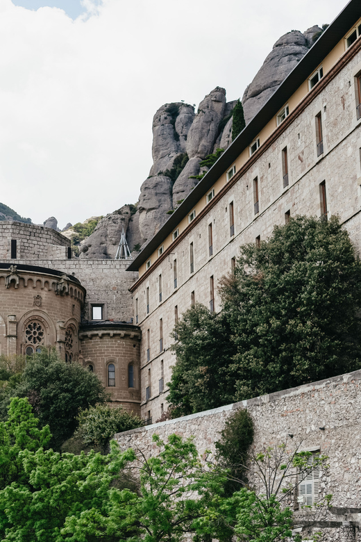 Barcellona, ​​tour di Montserrat, monastero e vino/pranzo opzionale - Housity